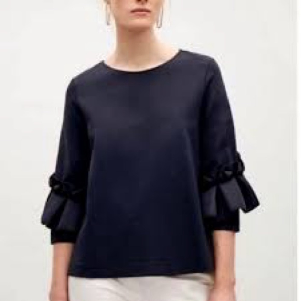 COS neoprene black top with pleated sleeves details. XS